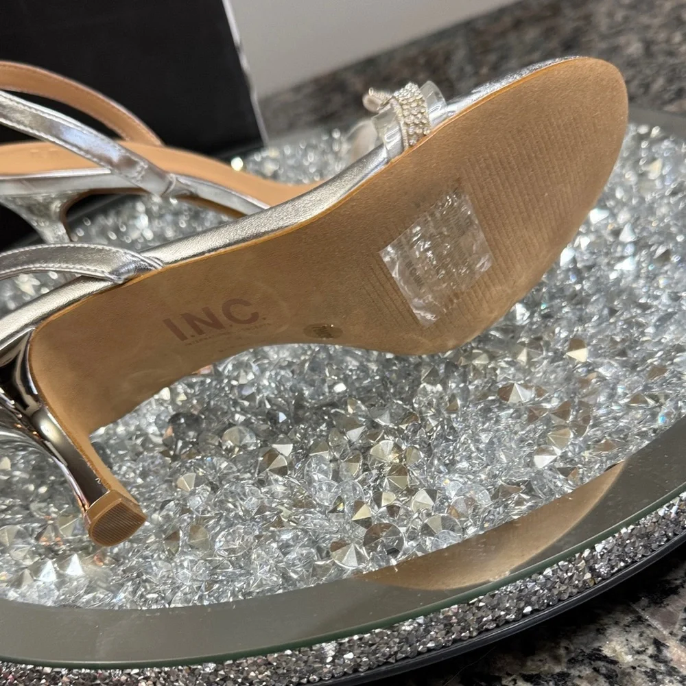 INC International Concepts Shimmering metallic Silver kitten Heels NEW 7.5